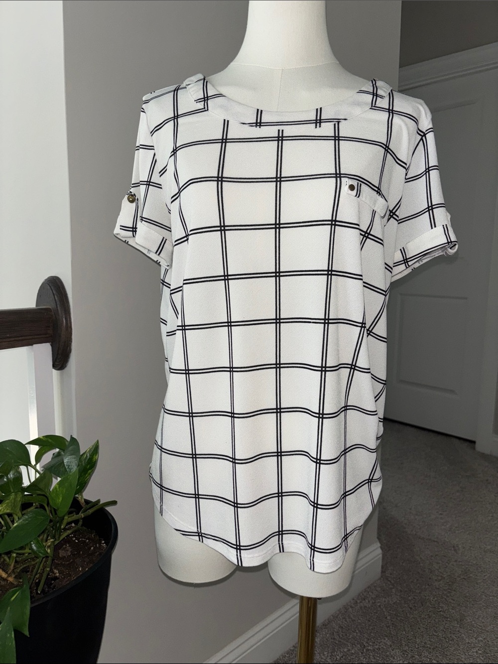 Women’s White Windowpane Short Sleeve Top